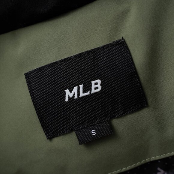 MLB Yankees Green Fur Collar Hooded Down Jacket - Picture 8 of 9